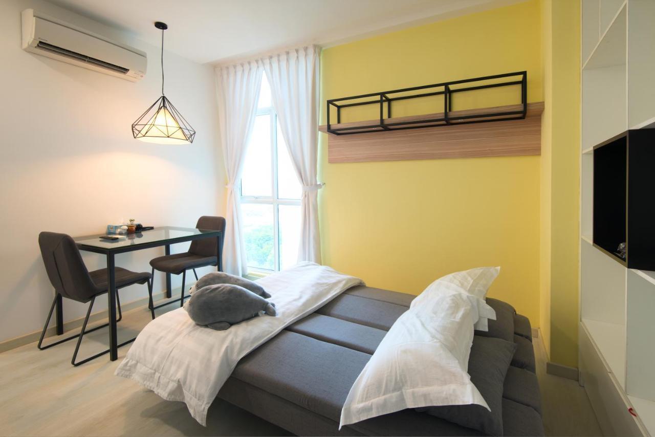 Straits Garden Suites By The Homestay Helper جورج تاون المظهر الخارجي الصورة
