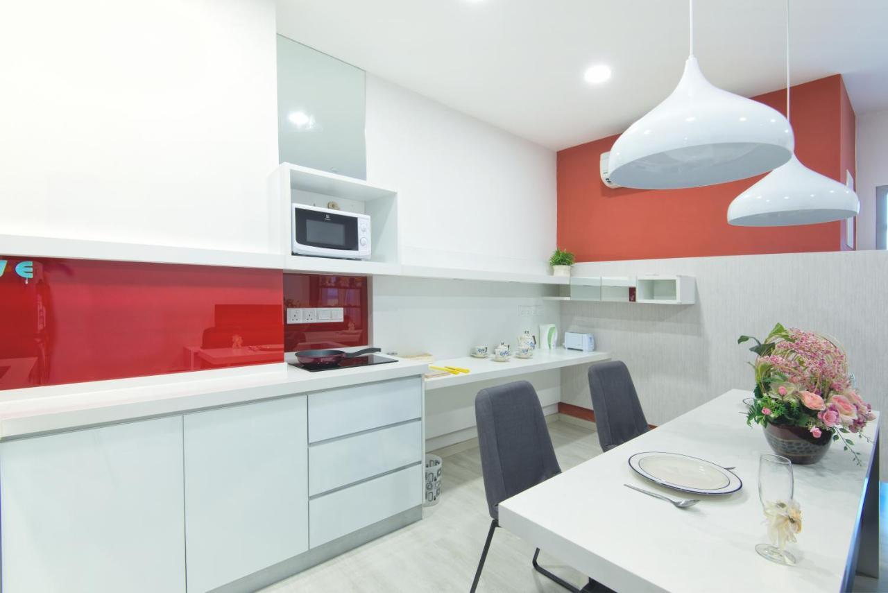 Straits Garden Suites By The Homestay Helper جورج تاون المظهر الخارجي الصورة